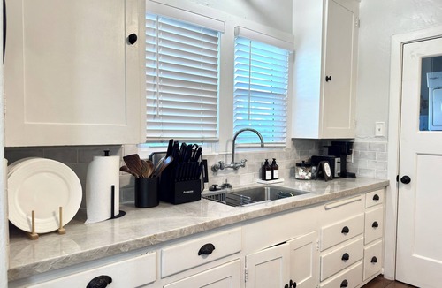 Hanford House | Cozy 2BD/1BR Home with Washer & Dryer