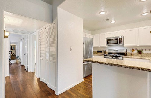 Spring Valley Condo | Cozy 2Bd Private Condo,4mil to Allegiant Stadium,10min to Strip,15min to airport