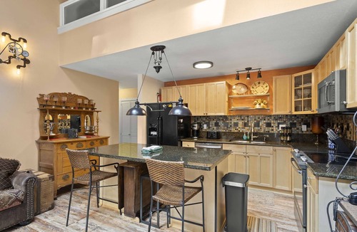 Incline Village Condo | Cozy 2BR Incline Village Condo w/Hot Tub