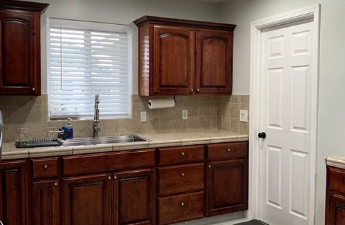 Fresno House | Cozy 3 bed/2 bath with a Brewery Feel Patio