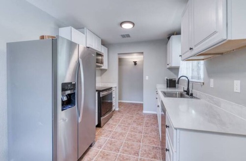 Clovis House | Cozy 3 Bedroom 2 Bath Home in Clovis, CA