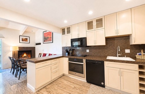 Tahoe Village House | Cozy 3 bedroom town home close to Heavenly, Private Hot Tub (SL223A)