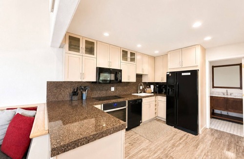 Tahoe Village House | Cozy 3 bedroom town home close to Heavenly, Private Hot Tub (SL223A)