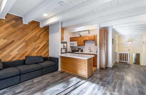 Incline Village House | Cozy 3-Bedroom Condo by the Lake & Skiing