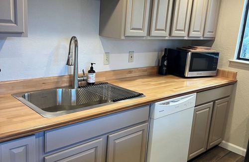 Groveland Cabin | Cozy 3-Level cabin in Groveland with WiFi, stunning views, deck and hot tub