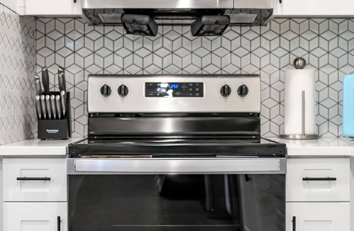 Placentia Apartment | Cozy 3BR Apartment Near Disney + Arcade