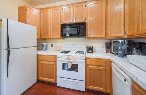 Lake Elsinore House | Cozy 3BR Lake Elsinore Retreat with Mountain Views