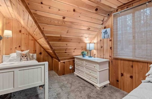 Shaver Lake Cabin | Cozy 4 bedroom cabin with a game room East Village