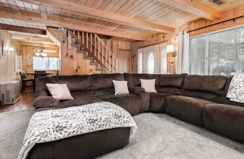 Shaver Lake Cabin | Cozy 4 bedroom cabin with a game room East Village
