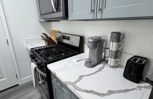 Callender Apartment | Cozy 450sqft ADU in charming Guadalupe 4 minutes from the beach, Full kitchen.