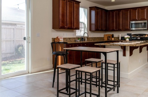 Reno House | Cozy 4BD Sleeps 10 Near Airport Backyard WiFi Family Friendly Spacious Parking