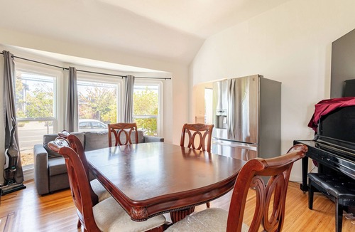Albany House | Cozy 5-Bedroom House, Central AC, EV Charger, Perfect for Family and Work Groups