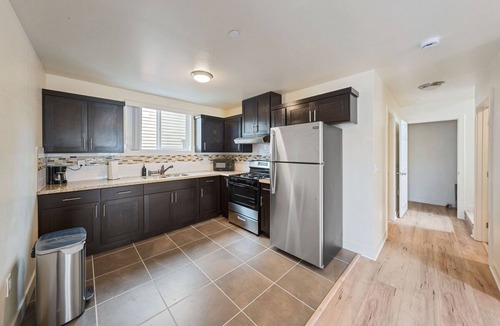 Los Angeles Condo | Cozy 5-Bedroom Los Angeles Home w/Private Master Suite