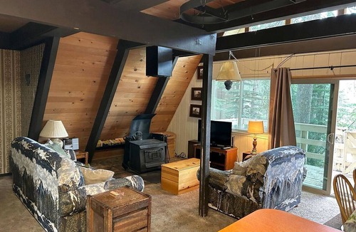 Pioneer Trail Cabin | Cozy A-Frame with Barbecue in Tahoe, California