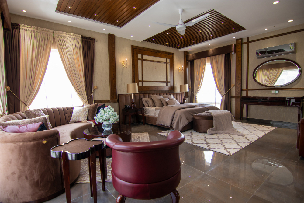 Downtown Monterey Cabin | Cozy ADA Accessible Queen Room with Roll-in Shower at Ocean-Side Property!