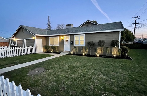 Oakdale Condo | Cozy and clean Oakdale corner cottage