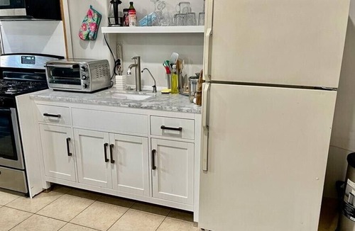 Tarzana Apartment | Cozy And Modern Casita in Prime Location