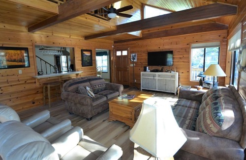 Bass Lake Cabin | Cozy Bass Lake Cabin only 15 minutes from Yosemite