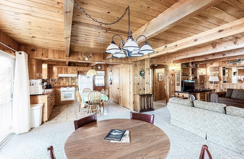 Bass Lake Cabin | Cozy Bass Lake home in Willow Cove with fireplace, grill & deck