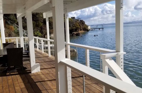 San Rafael Apartment | COZY BAYSIDE STUDIO BUNGALOW, SPECTACULAR VIEWS!
