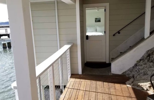 San Rafael Apartment | COZY BAYSIDE STUDIO BUNGALOW, SPECTACULAR VIEWS!