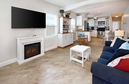 Old Towne House | Cozy Beach Bungalow - Walk to Seal Beach, Shops, Dining