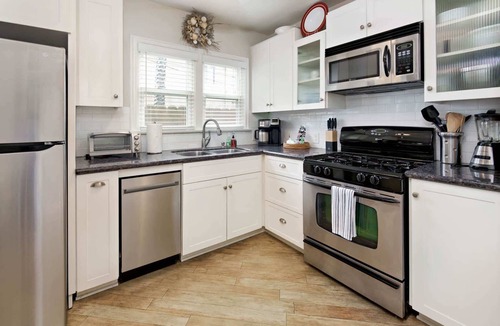 Old Towne House | Cozy Beach Bungalow - Walk to Seal Beach, Shops, Dining
