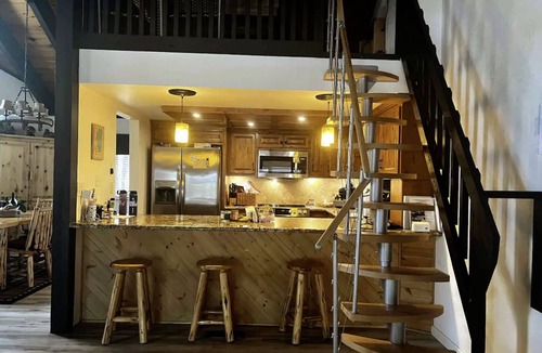 Zephyr Cove Ski Chalet | 🐻 Cozy Bear's Lair Tahoe Chalet Near Heavenly 🏂