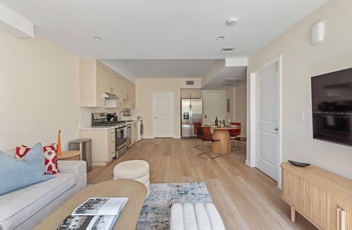 Downtown Apartment | Cozy, Bright and Airy 1 BR Gem in Glendale