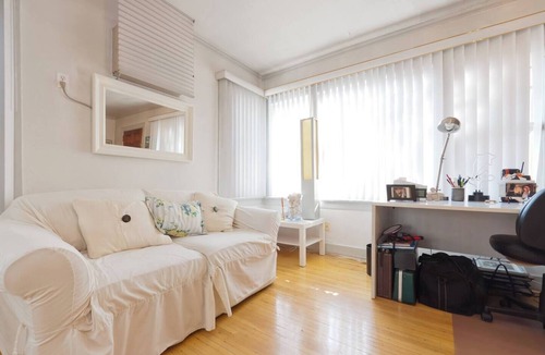 Venice House | Cozy bungalow in charming Venice with WiFi, AC, heating, washer and dryer.