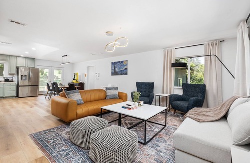Mariposa House | Cozy Cabin! BBQ Spa Fire Pit Kids Play Zone