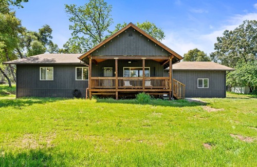 Mariposa House | Cozy Cabin! BBQ Spa Fire Pit Kids Play Zone