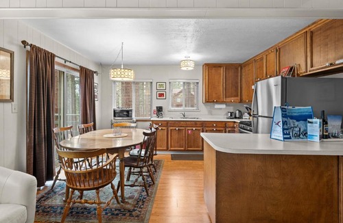 Country Club Estates House | Cozy Cabin home