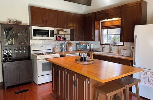 Running Springs House | Cozy Cabin in downtown Running Springs! Minutes to Lake Arrowhead!