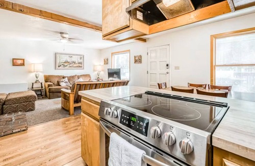 West Village Cabin | Cozy Cabin in Shaver Lake w/Deck & Wood Stove