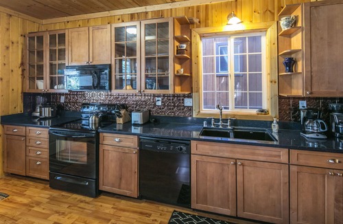 Fish Camp House | Cozy Cabin minutes from Yosemite