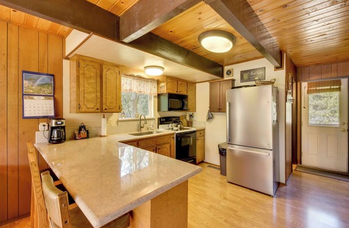Groveland Cabin | Cozy Cabin on the Cove, Large Deck & Private Dock
