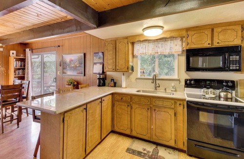 Groveland Cabin | Cozy Cabin on the Cove, Large Deck & Private Dock