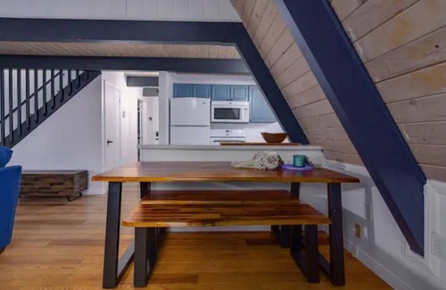 Lake Arrowhead Cabin | Cozy Cabin Retreat w/Hot Tub+Fire Pit+ AC+Games+EV+BBQ