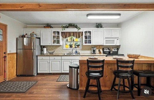 Oakhurst Cabin | Cozy cabin right at Lewis Creek Trail, near Yosemite, Bass lake