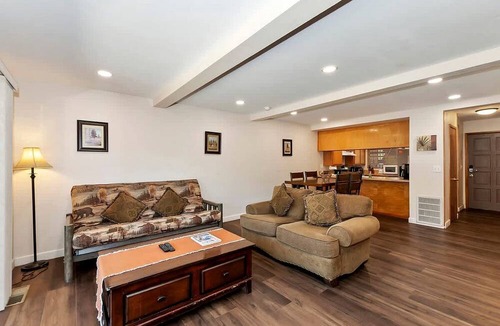 Big Bear Lake House | Cozy Cabin Suite with the Perfect Location for Winter Sports and Barbecue in Big Bear Lake, California