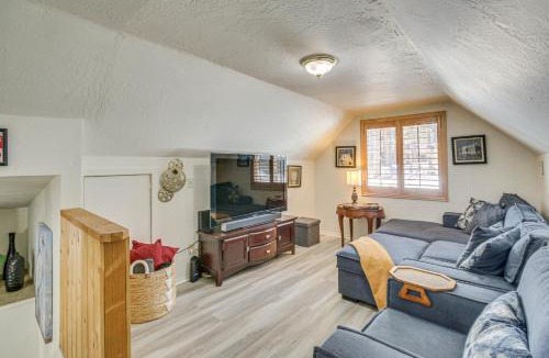 Big Bear Lake House | Cozy Cabin w/Deck - 2 Mi to Bear Mountain Resort!
