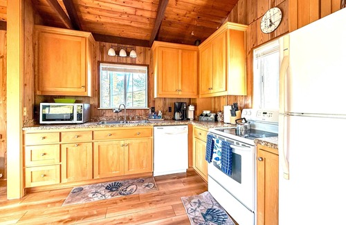 Lodge Hill House | Cozy Cambria Cottage/Firepit/EVCharger/Beach Vibe/King Bed
