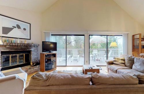 Groveland House | Cozy Chalet (15-013)