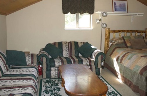 South Lake Tahoe Ski Chalet | Cozy Chalet 5 min from downtown, casinos and ski lift