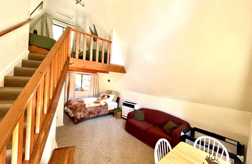 Echo Lake Cabin | Cozy chalet Lake Tahoe area perfect location for skiing ⛷️ at Sierra Tahoe