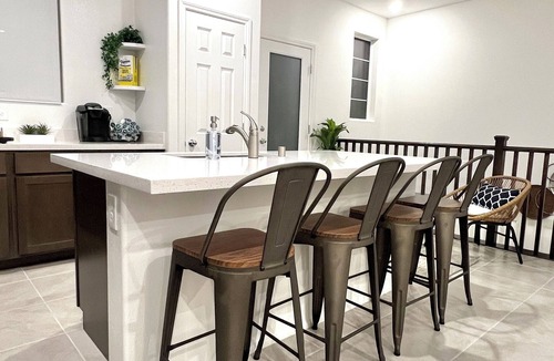 Sovana House | Cozy Charming 3-bedroom home with WiFi, AC close to the Strip and the airport