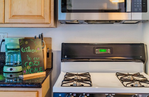 Carlson Park House | Cozy, charming home at Culver City downtown