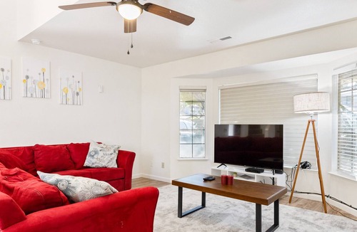 Merced House | Cozy&Cheerful 4BR Home with Pool | Close to Yosemite