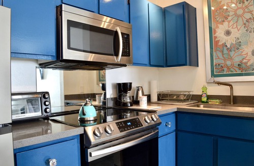 Paradise Condo | Cozy Condo 5 minutes from strip, airport, and UNLV